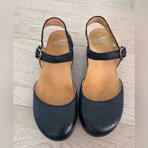 Dansko Women's Tiffani closed-toe wedge sandals size 37